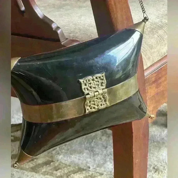 Vintage clutch gold and black purple velvet interior. Rare. Chain handle 18” - Picture 4 of 14